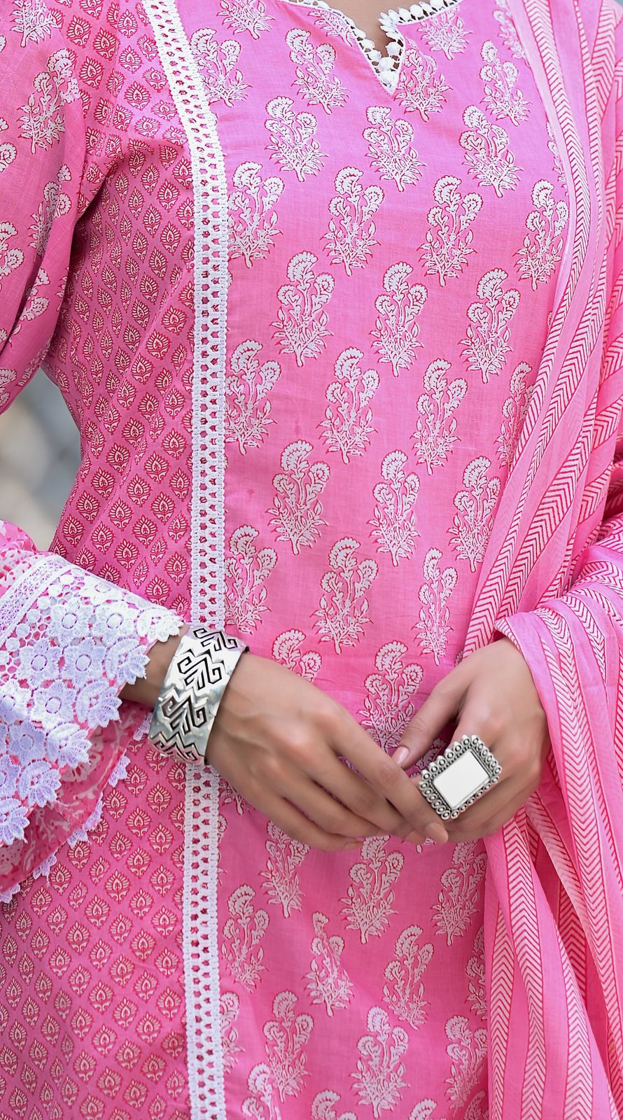 Kareena's favourite Chochet Embroidered Baby Pink Shade Suit (Set of 3) - Craftystyles