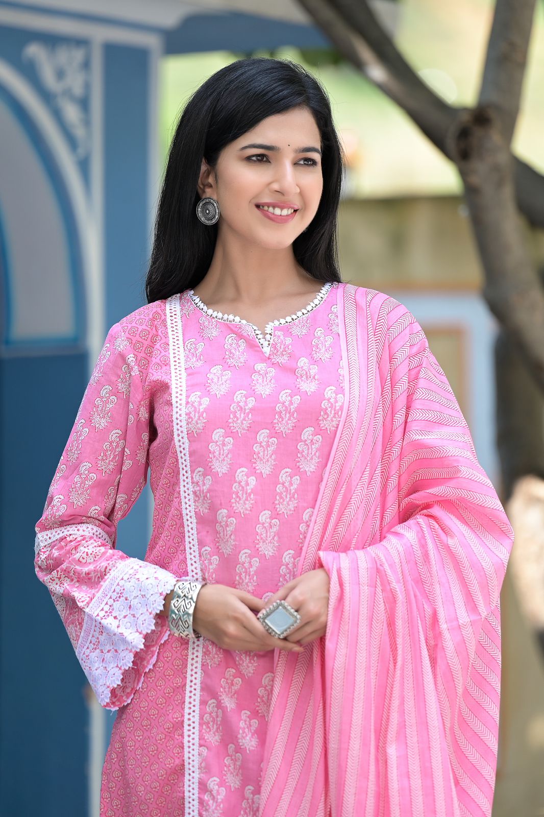Kareena's favourite Chochet Embroidered Baby Pink Shade Suit (Set of 3) - Craftystyles
